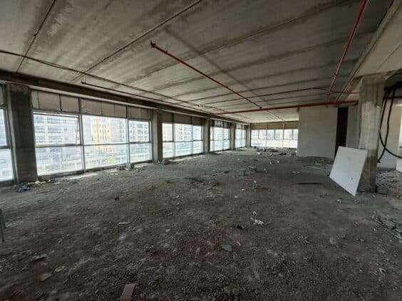 שטחי מסחר ומוסדות במיקום אסטרטגי