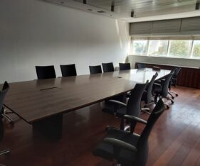 חדר אוכל, חדר תקשורת וחשמל, פיקוח וכיתות לימוד