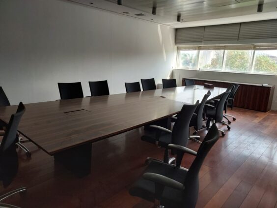 חדר אוכל, חדר תקשורת וחשמל, פיקוח וכיתות לימוד