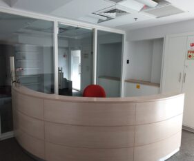 על פני מגרש של 6 דונם