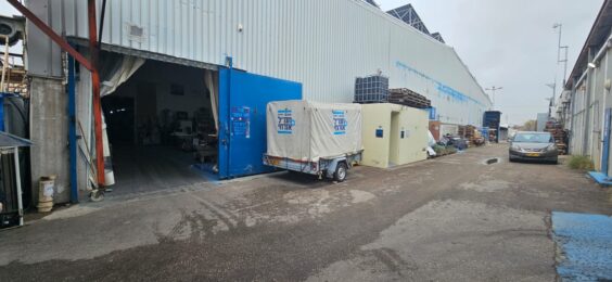 820 מטר להשכרה