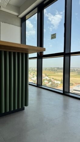 400 מר של משרדים מפוארים ו225 מר מעבדות