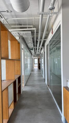 השטח מרוהט באופן מלא מוכן לכניסה מיידית