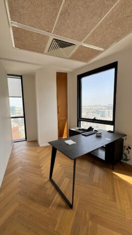 מחיצות זכוכית לאורך כל היחידות