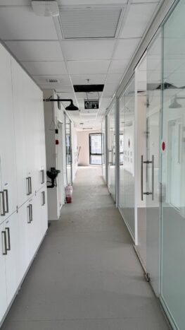 השטח מרוהט באופן מלא מוכן לכניסה מיידית