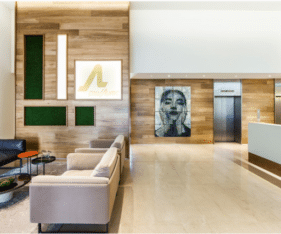 בניין מודרני ומרשים בן 14 קומות משרדים מעל קומת מסחר וגלריות