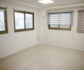 אופציה להשכרת חניות בבניין