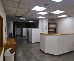 משרדים פרטיים, חדר ישיבות, עמדת פריקה, חניות ועוד