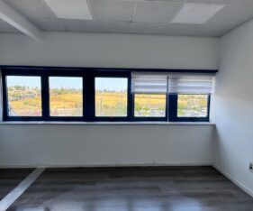 שטח למשרד מאוד מואר ובמצב גמר טוב