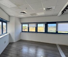 בבניין מתוחזק ונעים בלב פארק המדע