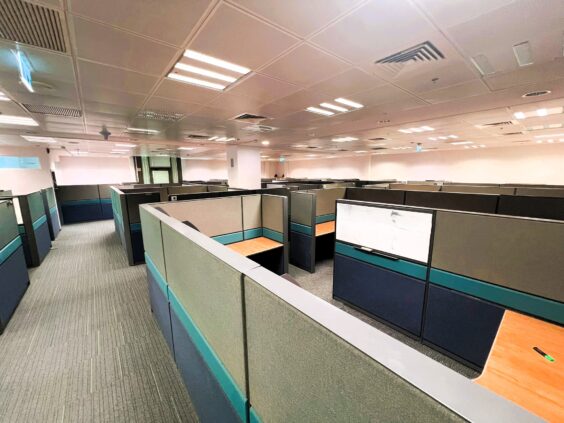 חלל לחלוקה בהתאמה, עמדות Open Space ותאורה