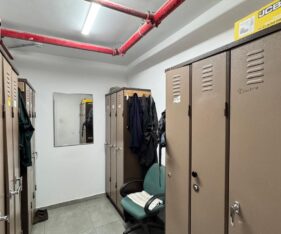 ממוקם בצומת אסטרטגי של כבישים 20 ו-441 עם נגישות נוחה לתכנת רכבת