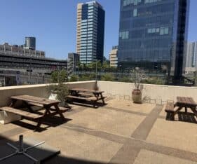 כולל מטבח מאובזר, חדר תקשורת, מעליות נגישות ועוד