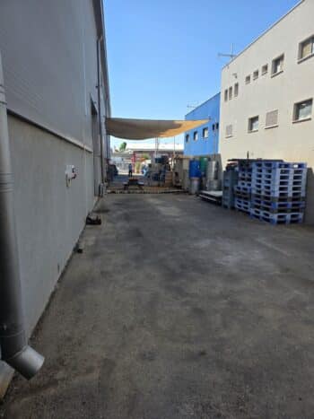 מושב צמוד לגן יבנה, 750 מטר, גובה תקרה 9 מטר