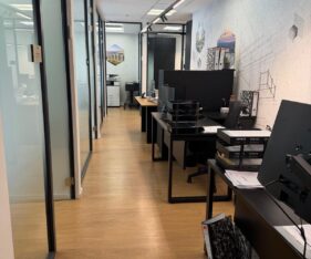 משרד מפואר בקומה גבוהה עם נוף פנורמי עוצר נשימה