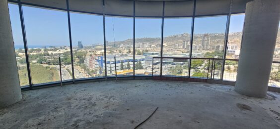 קומה להשכרה בשלמות נוף ים והר עוצר נשימה